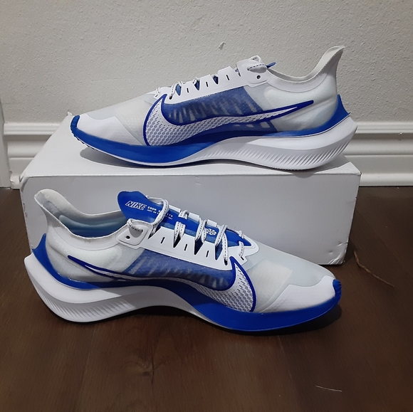 Nike - Picture 3 of 4